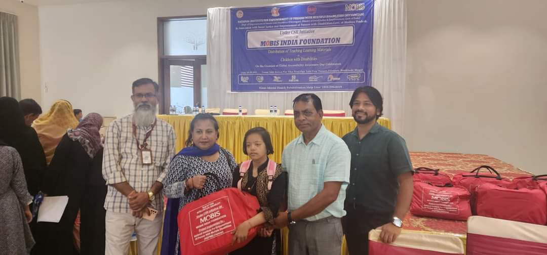 Distribution of TLM kit to PwDs by Shri. Panthari, Deputy Director, Dept. of Social Justice and Divyangjan, Bhopal, Madhya Pradesh at Bhopal